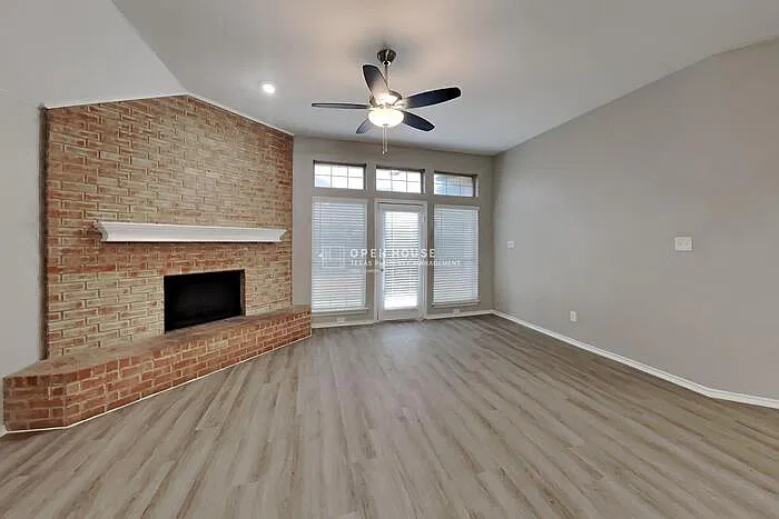 3 bed, 2.0 bath, 1705 sqft, $2,325 — Photo 4