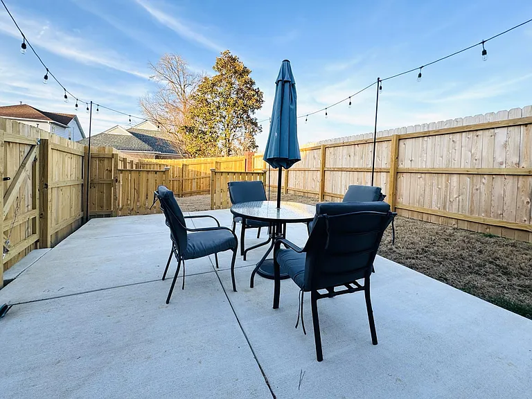 Kensington Cir — Photo 17