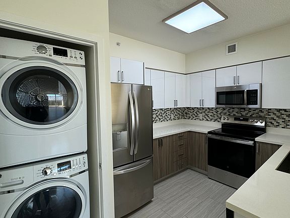 4th image of 444 NE 39th St #526