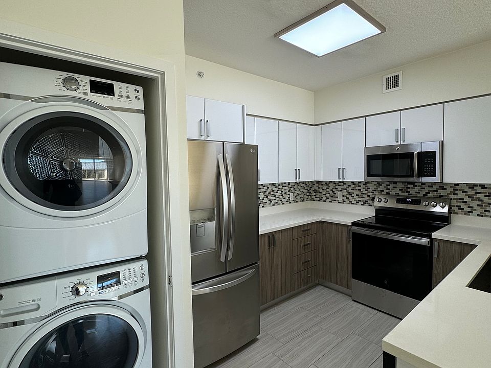 1st image of 445 NE 39th St #226