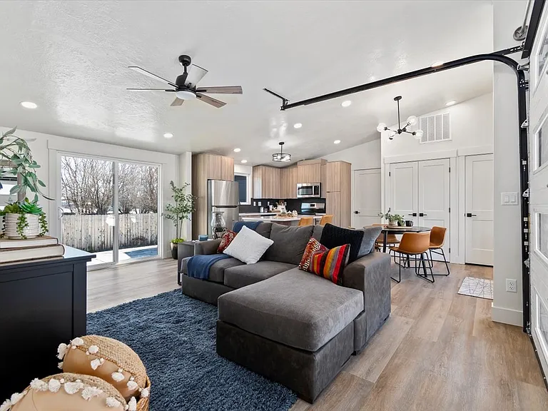 362 W London St — Photo 21
