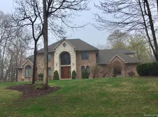 4555 Timberidge Ct, Brighton, MI 48116
