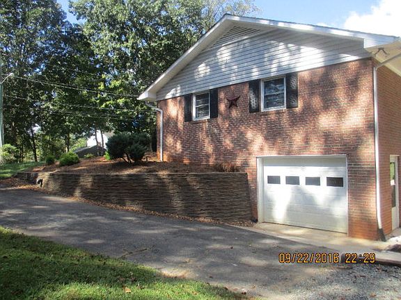 4th image of 1424 Westwood Ln