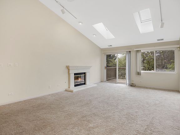 4th image of 3073 Kentshire Cir