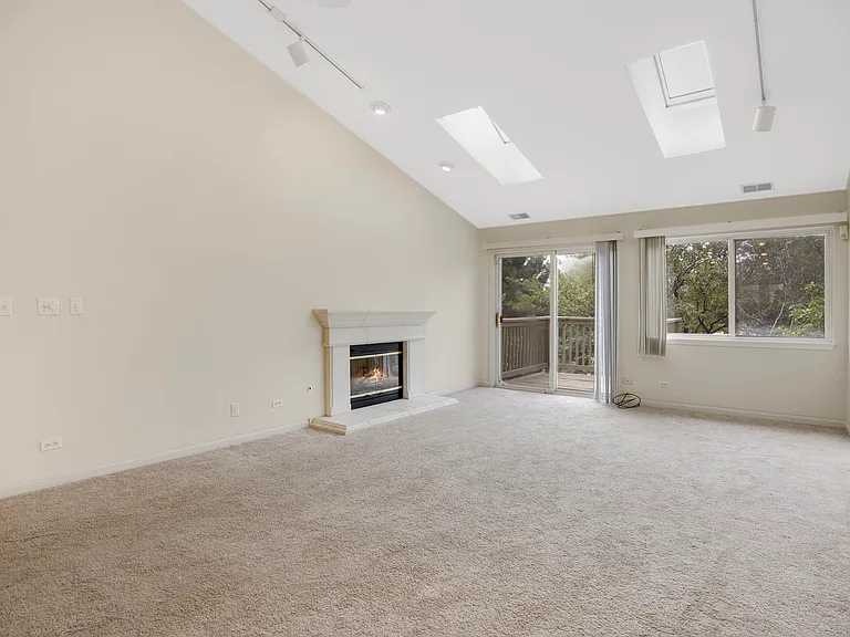 3073 Kentshire Cir — Photo 4