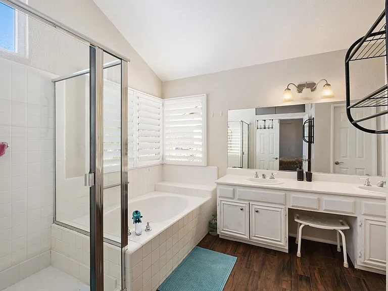 20891 Porter Ranch Rd — Photo 23