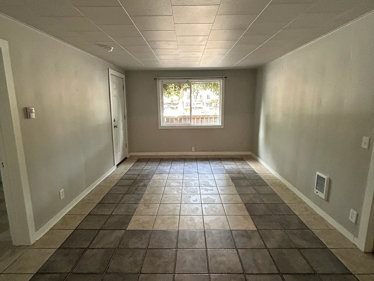 2 bed, 1000 sqft, $2,050 — Photo 4