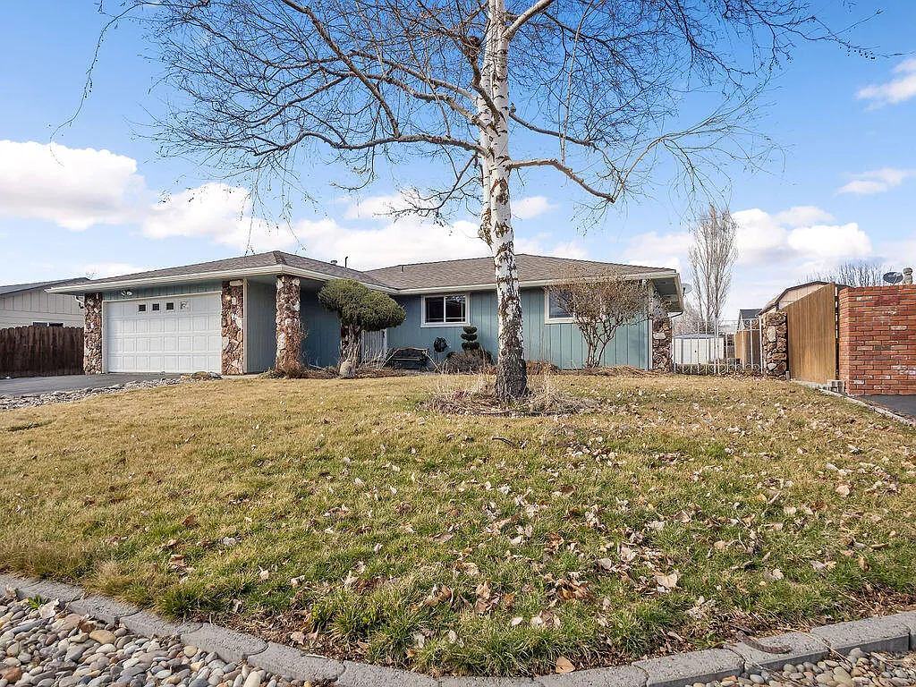 5081 Laurelwood Dr photo 1
