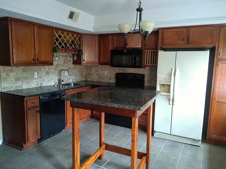 6621 Poplar Woods Cir S — Photo 2