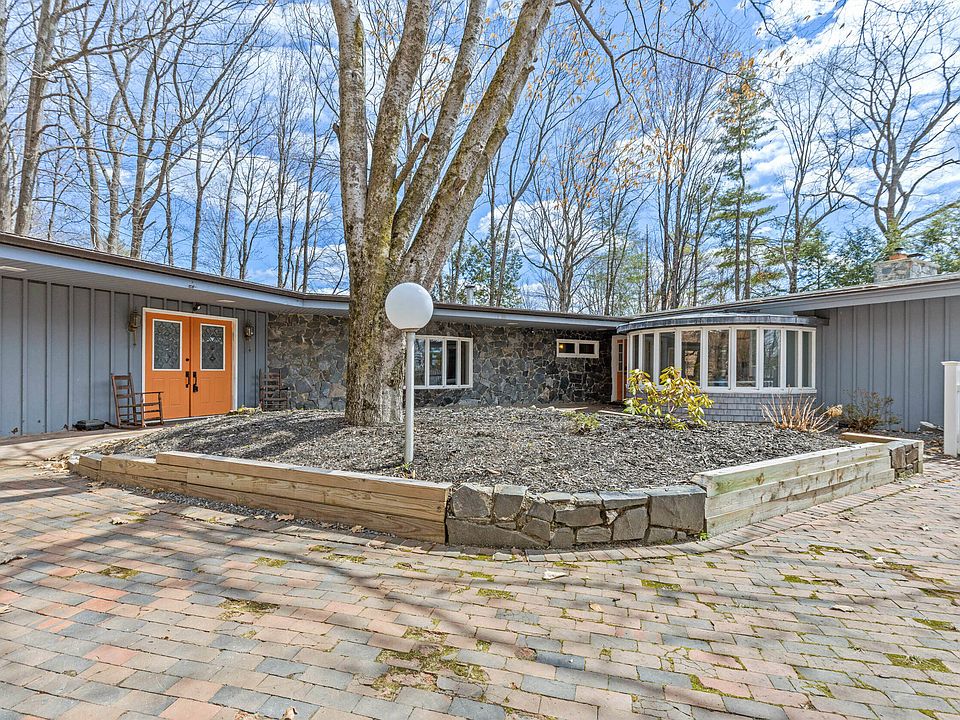 1st image of 7 Bayberry Lane