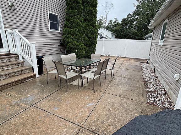 5th image of 38 Hallock Avenue