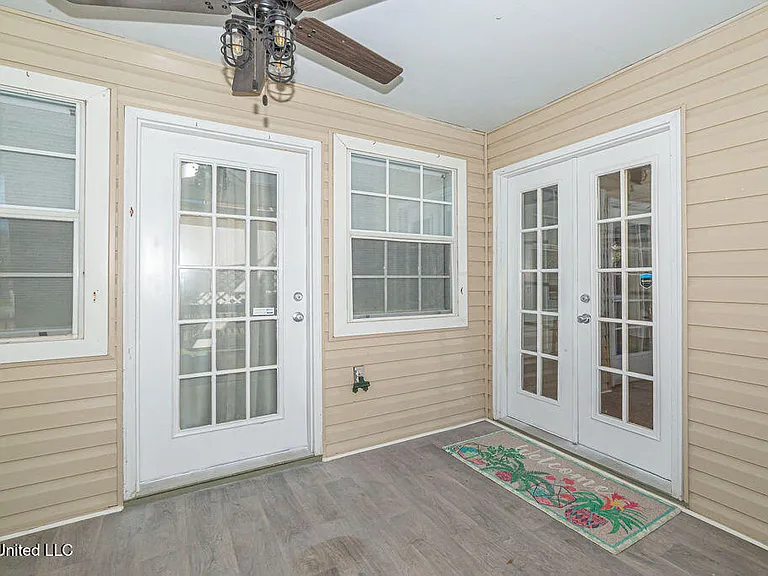 114 Menge Ave — Photo 43
