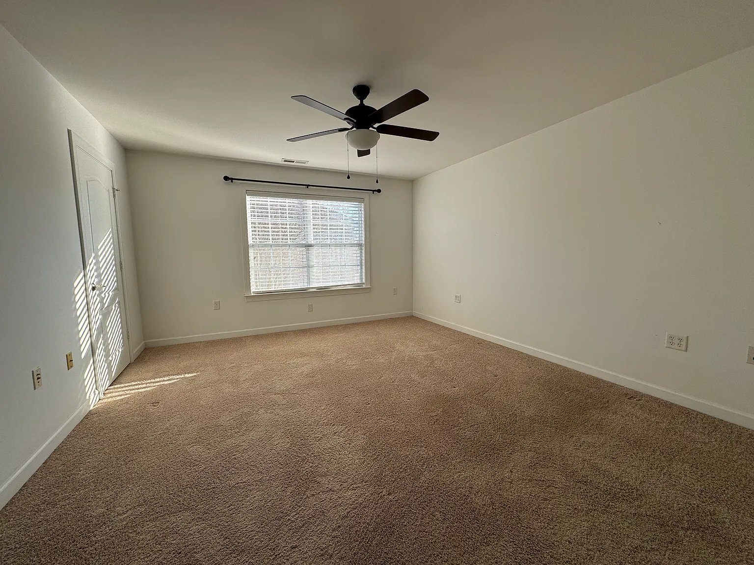 3 bed, 1901 sqft, $2,700 — Photo 3
