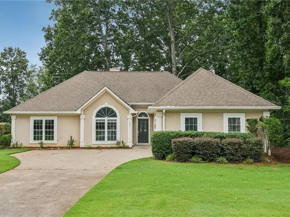 295 Falcon Creek Dr, Suwanee, GA 30024