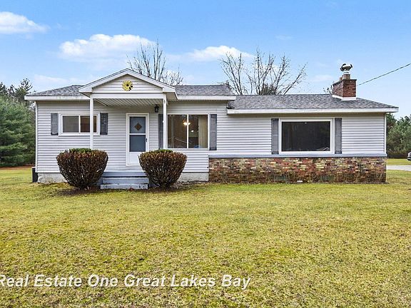 2nd image of 2750 E Deckerville Rd