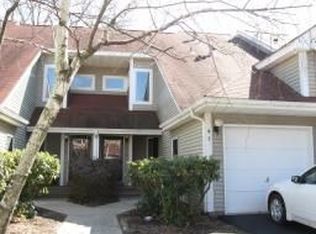 9 Schofield Ct, Oak Ridge, NJ 07438