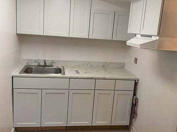 2nd image of 5553 N Glenwood Ave Unit G