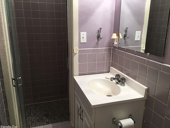 4th image of 605 W Heynecker Ave