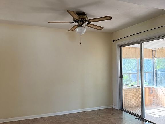 3rd image of 551 S Belcrest Ave
