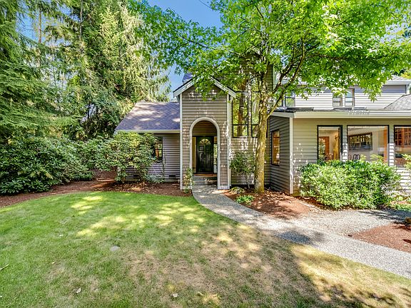 2nd image of 18200 NE 143rd Pl