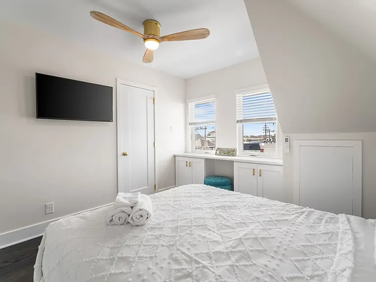 1059 Asbury Ave #3 — Photo 3