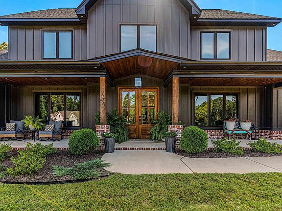3rd image of 3009 Pine Hill Dr