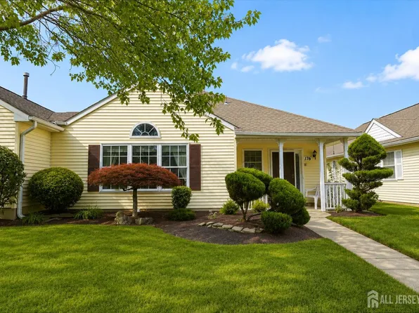176 Goldfinch Dr, Monroe Township, NJ 08831