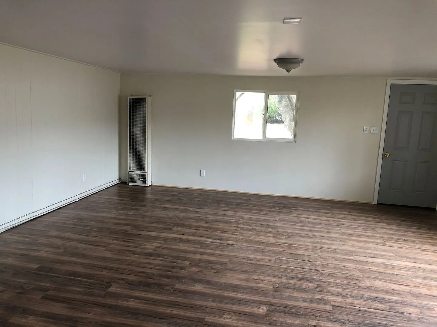 833 Wells Ln photo 1