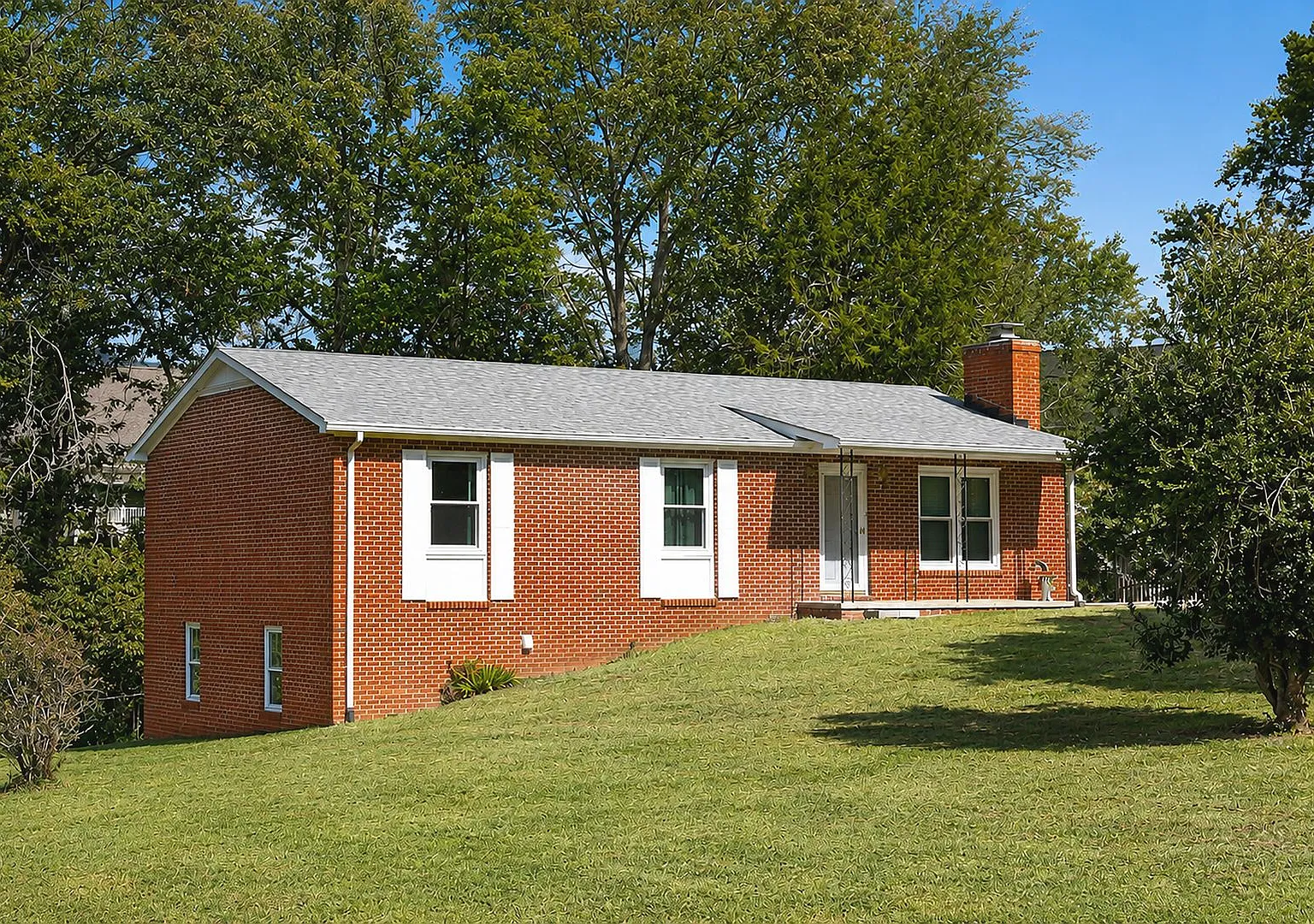 Pet-Friendly Home Walkable to Crozet Park — Photo 1