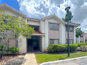 3287 Coral Lake Dr