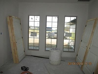 3rd image of 1933 Colonial Dr