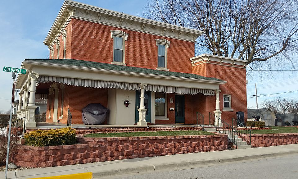 1st image of 303 W Ward St