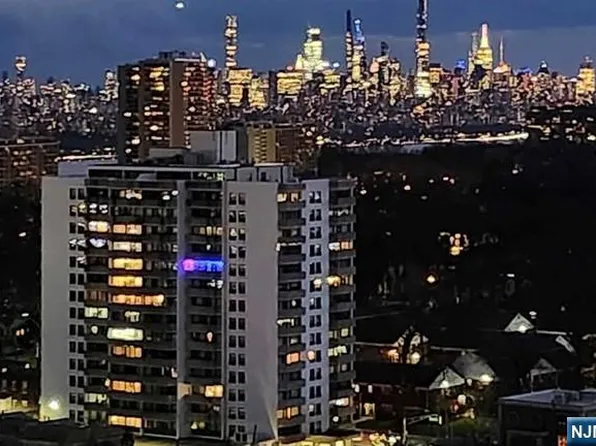 2000 Linwood Ave APT 21W, Fort Lee, NJ 07024