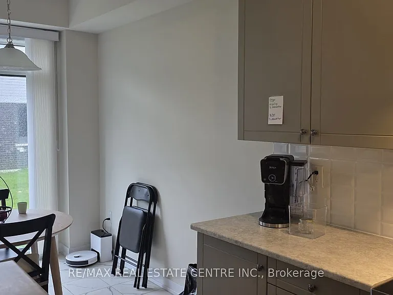 16 Ellis Ave — Photo 8