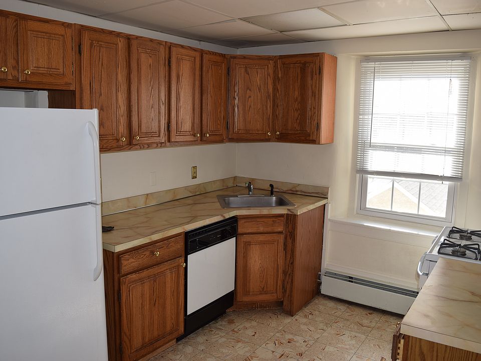 2nd image of 605 W Miner St APT 2E