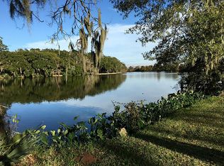 1 Bayou Rd, Lake Jackson, TX 77566