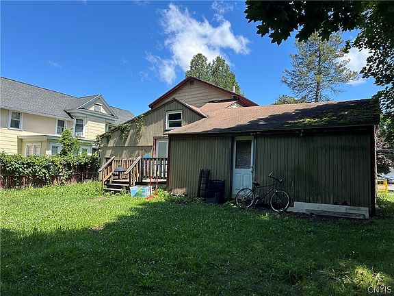 3rd image of 1722 Valley Dr
