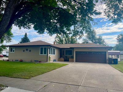 1022 9th Ave NE, Jamestown, ND, 58401