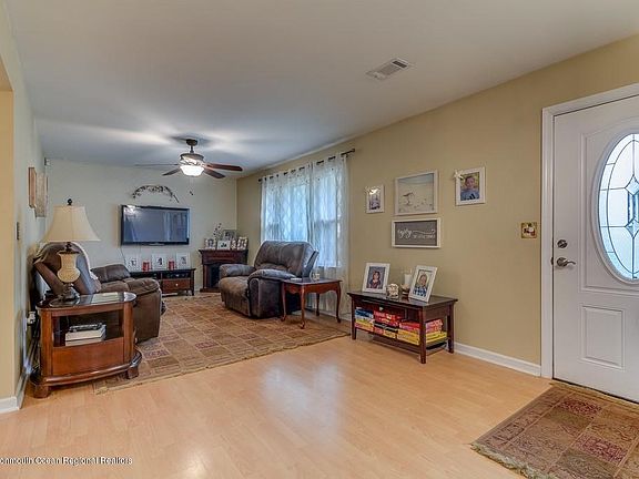 2nd image of 2321 South St