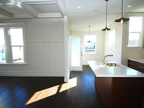 5th image of 467 Waller St