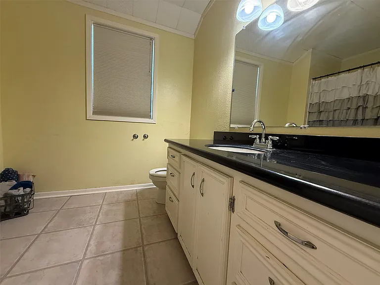 231 E Live Oak St #A — Photo 16