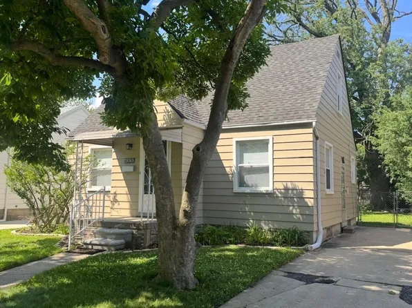 19749 Washtenaw St, Harper Woods, MI 48225