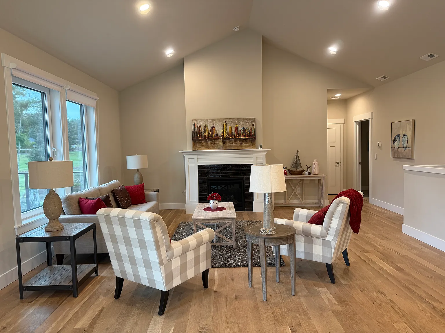 5 bed, 3905 sqft, $4,495 — Photo 3