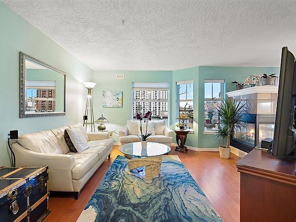 5th image of 935 Johnson St #302