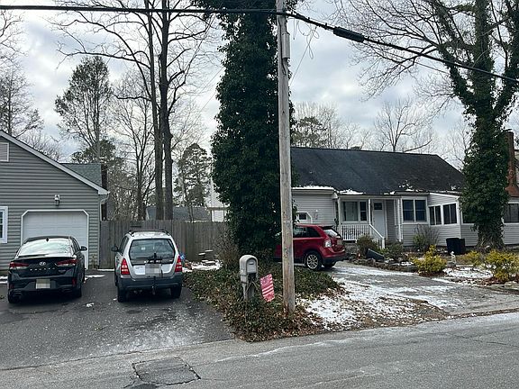 3rd image of 1809 Lakeside Dr S