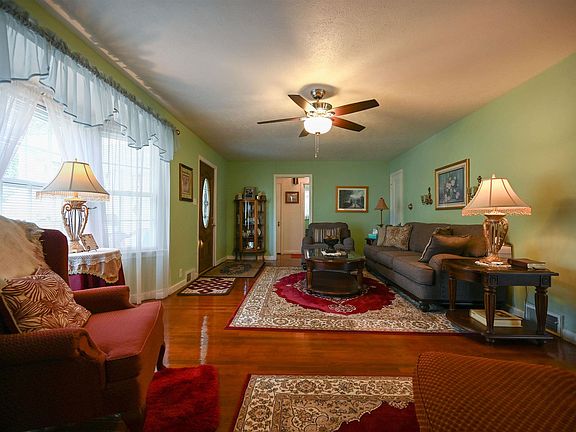 5th image of 1755 W Walnut St