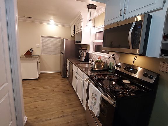 Kitchen and door to 2nd bedroom (on left).
Side door (main entry door) on right.