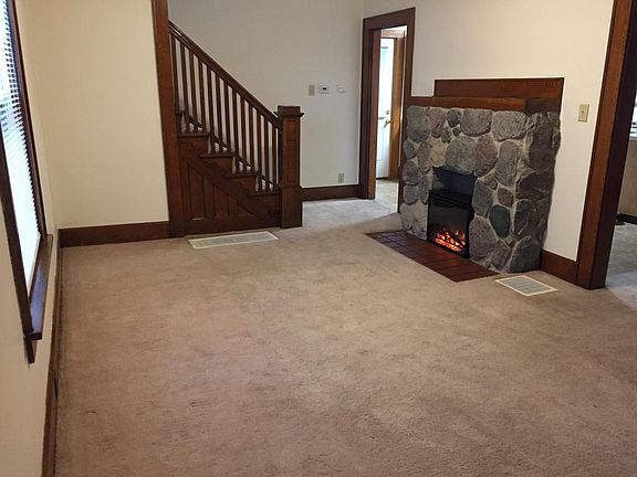 Living Room w/ Fireplace 21-10 x 12