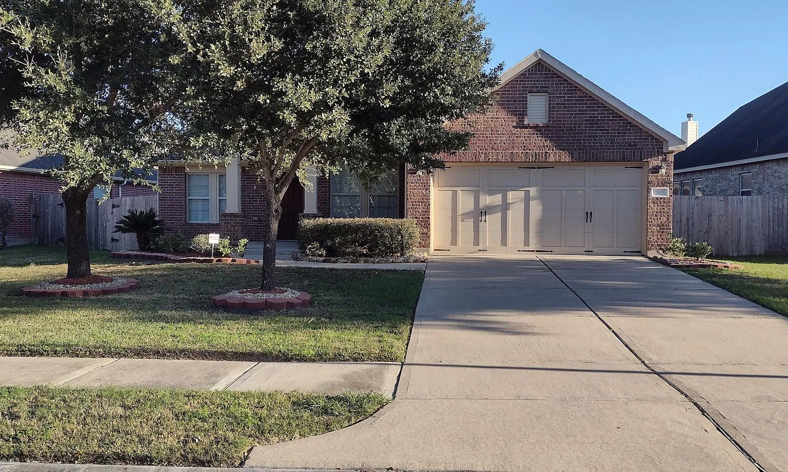 3 bed, 2000 sqft, $2,199 — Photo 1
