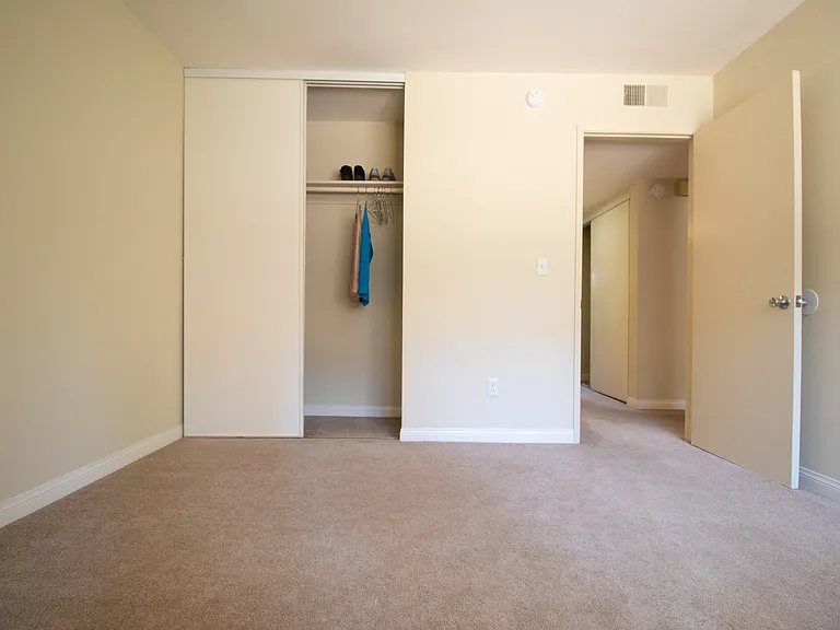 Gold Coast Apartments — Photo 65